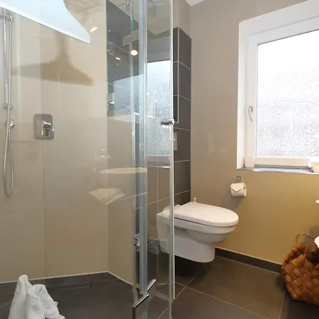 Haus Sarah 04 アパート